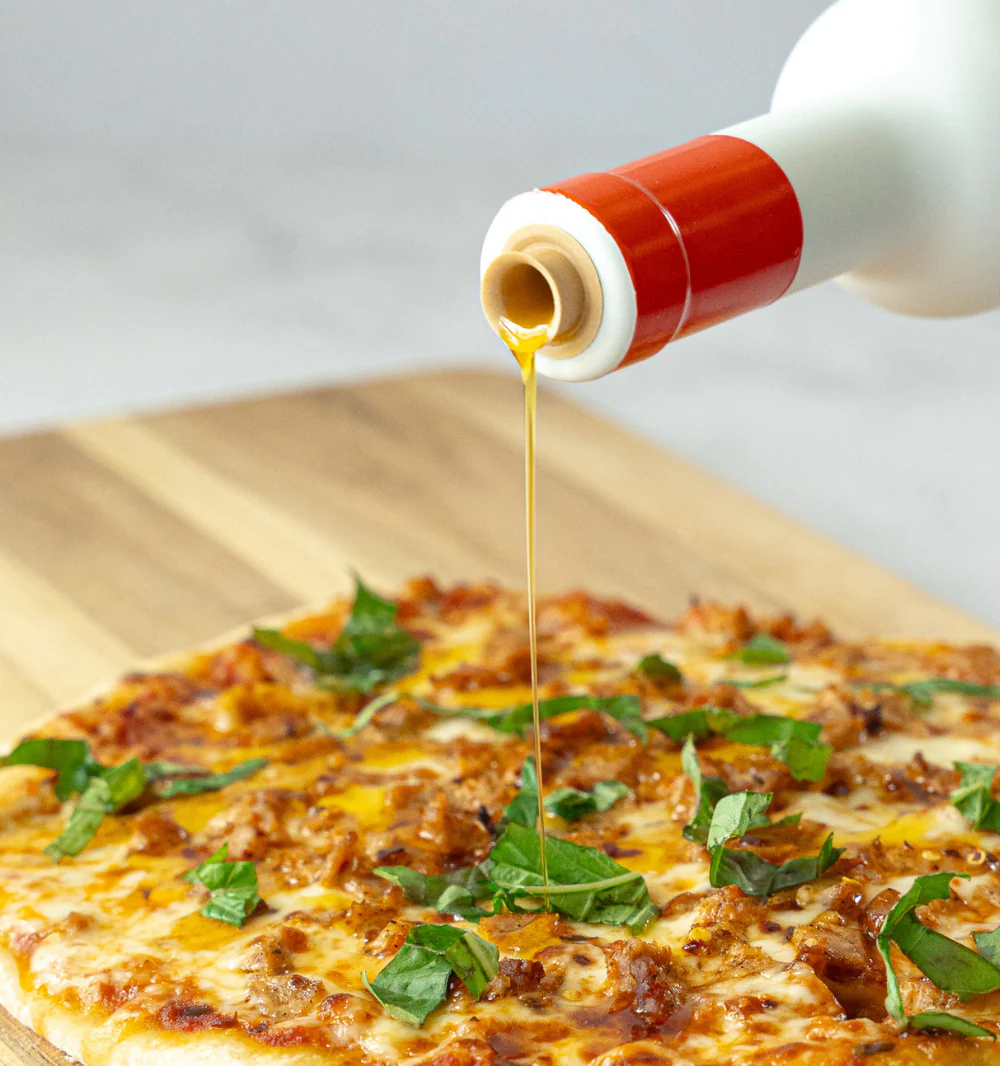 Kosterina Spicy Red Pepper Olive Oil - Image 2